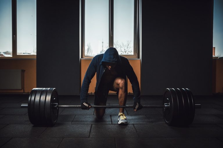 Read more about the article Techniques For Safe Lifting and Carrying In Sports